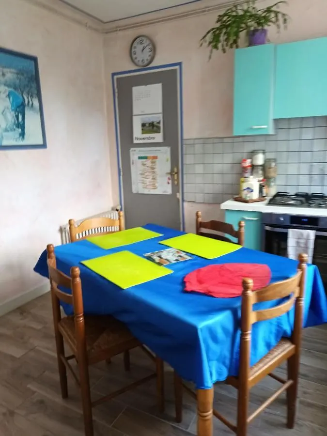 Séjour chez l'habitant la petite maison bleue Jugon-les-Lacs